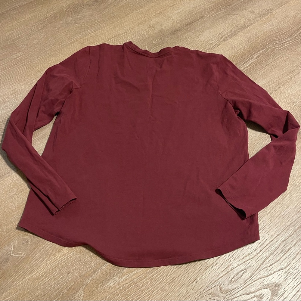 Lululemon Women's Long Sleeve Tee size 10 H68‎ - Picture 2 of 2